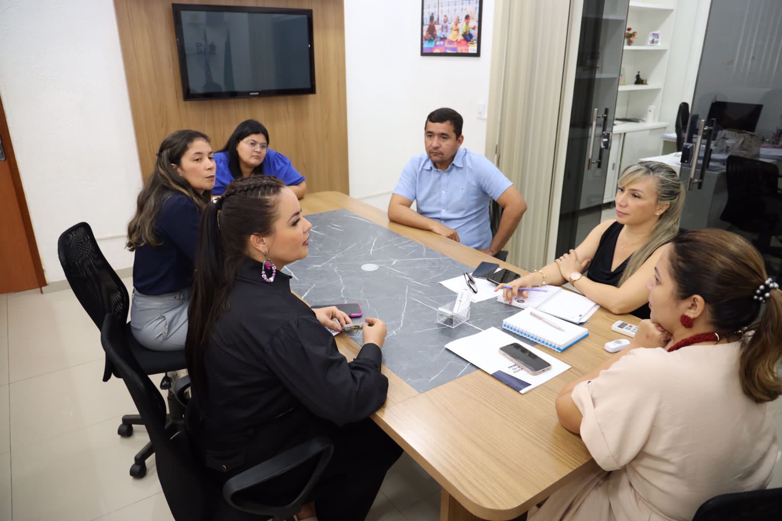 A pedido de Vanessa Gonçalves, estudantes de Parintins receberão doação de absorventes em abril