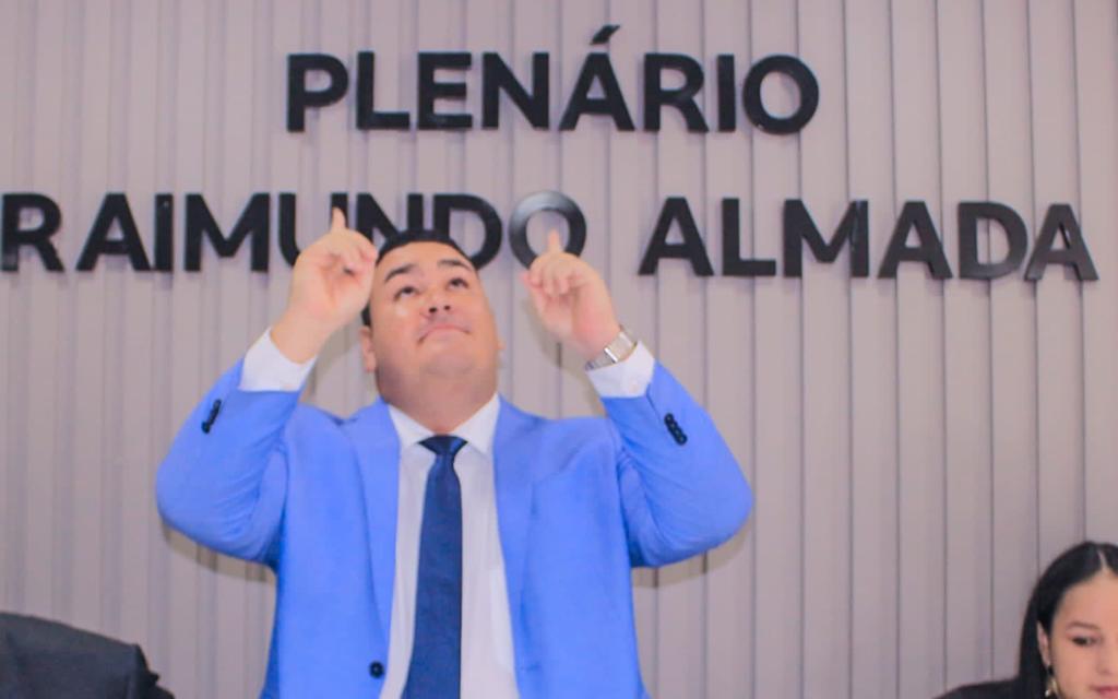 Alex Garcia toma posse como novo presidente da Câmara de Parintins