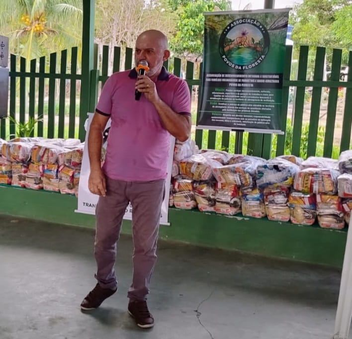 Cabo Linhares participa de entrega de cestas básicas na Vila Amazônia 