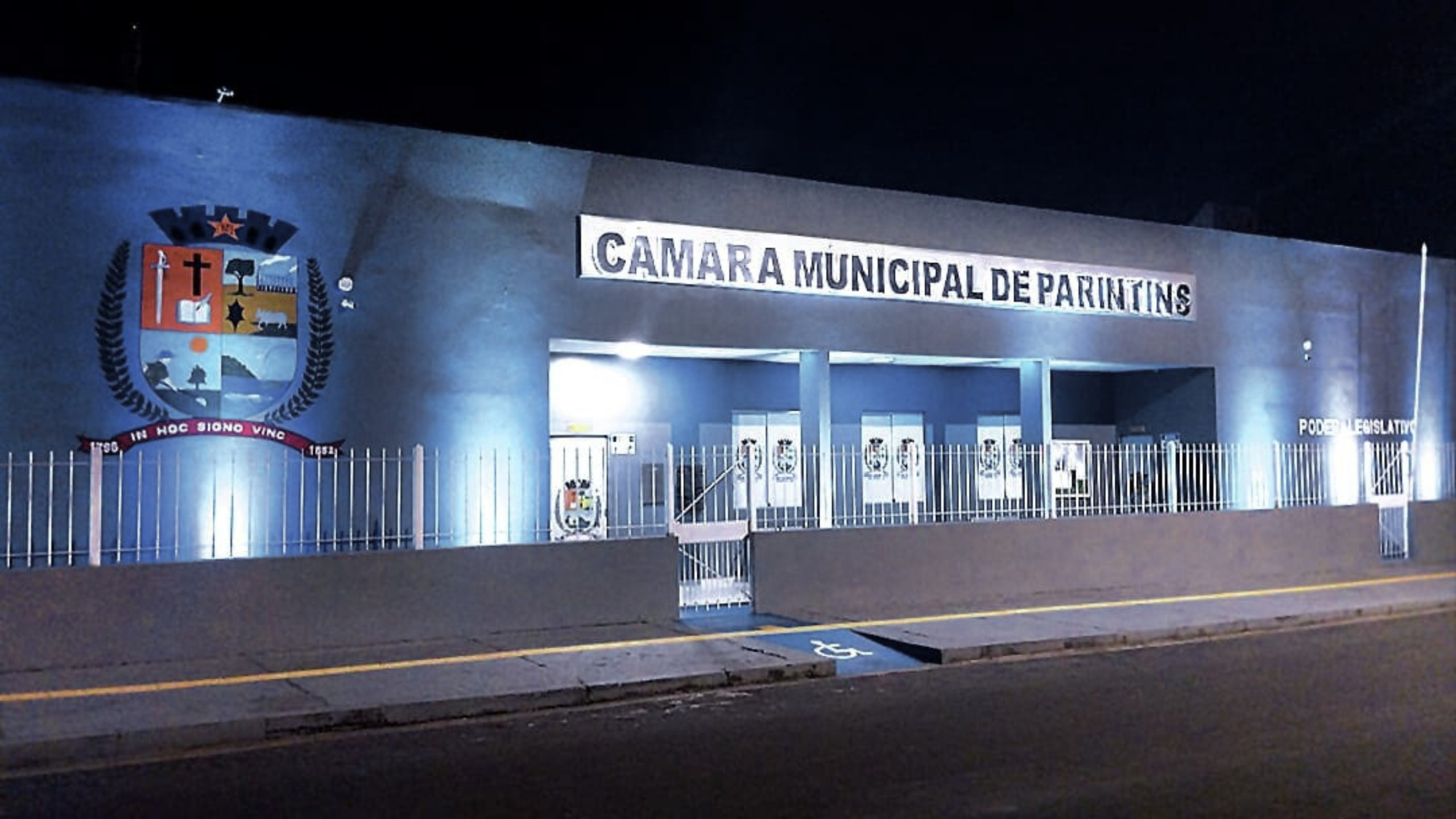 Câmara de Parintins apoia a Campanha Janeiro Branco com iluminação especial