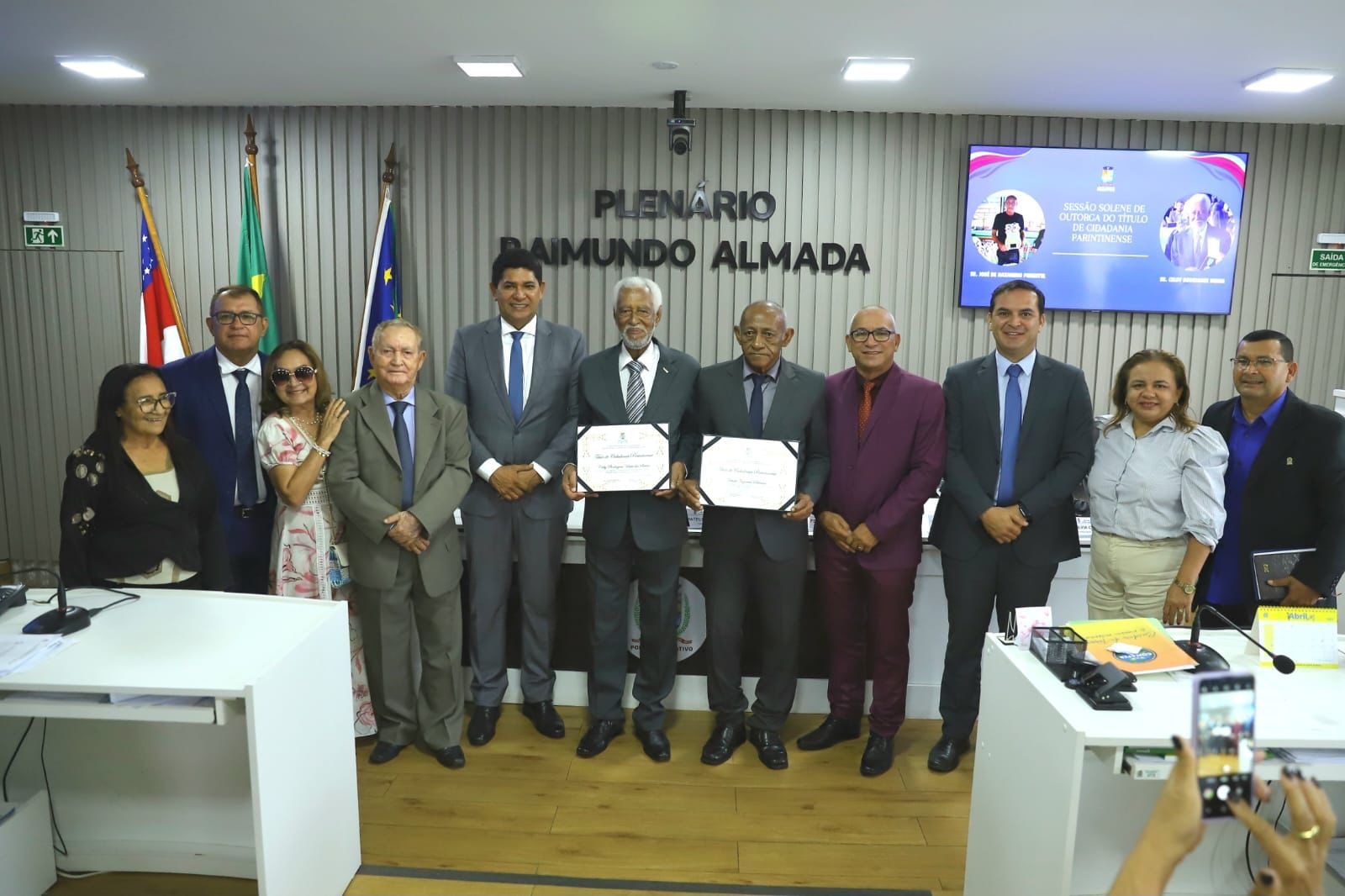 Câmara outorga Título de Cidadania Parintinense aos professores Celby Rodrigues Vieira e Zequinha Pimentel 