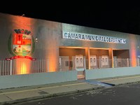 Com iluminação especial, Câmara de Parintins brilha em apoio ao Setembro Amarelo