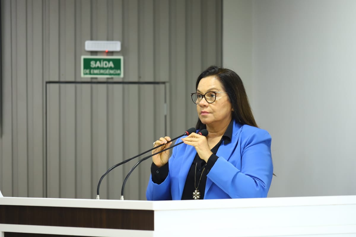 Márcia Baranda cobra transparência nos gastos do Fundo Municipal de Saúde de Parintins