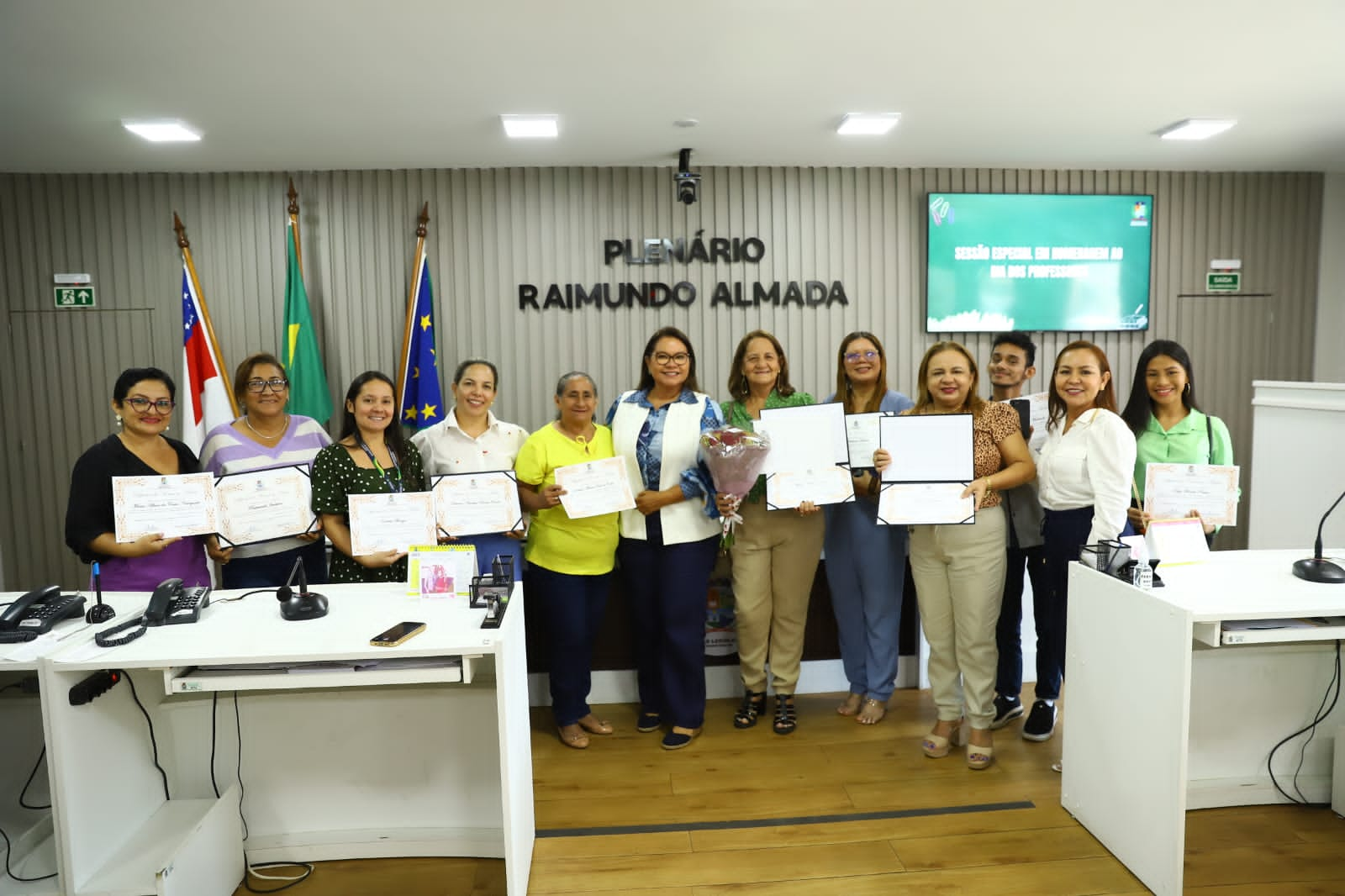 Márcia Baranda enaltece trabalho de professores em sessão especial em homenagem aos profissionais