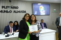 Márcia Baranda homenageia jornalista parintinense por sua trajetória de 35 anos na profissão