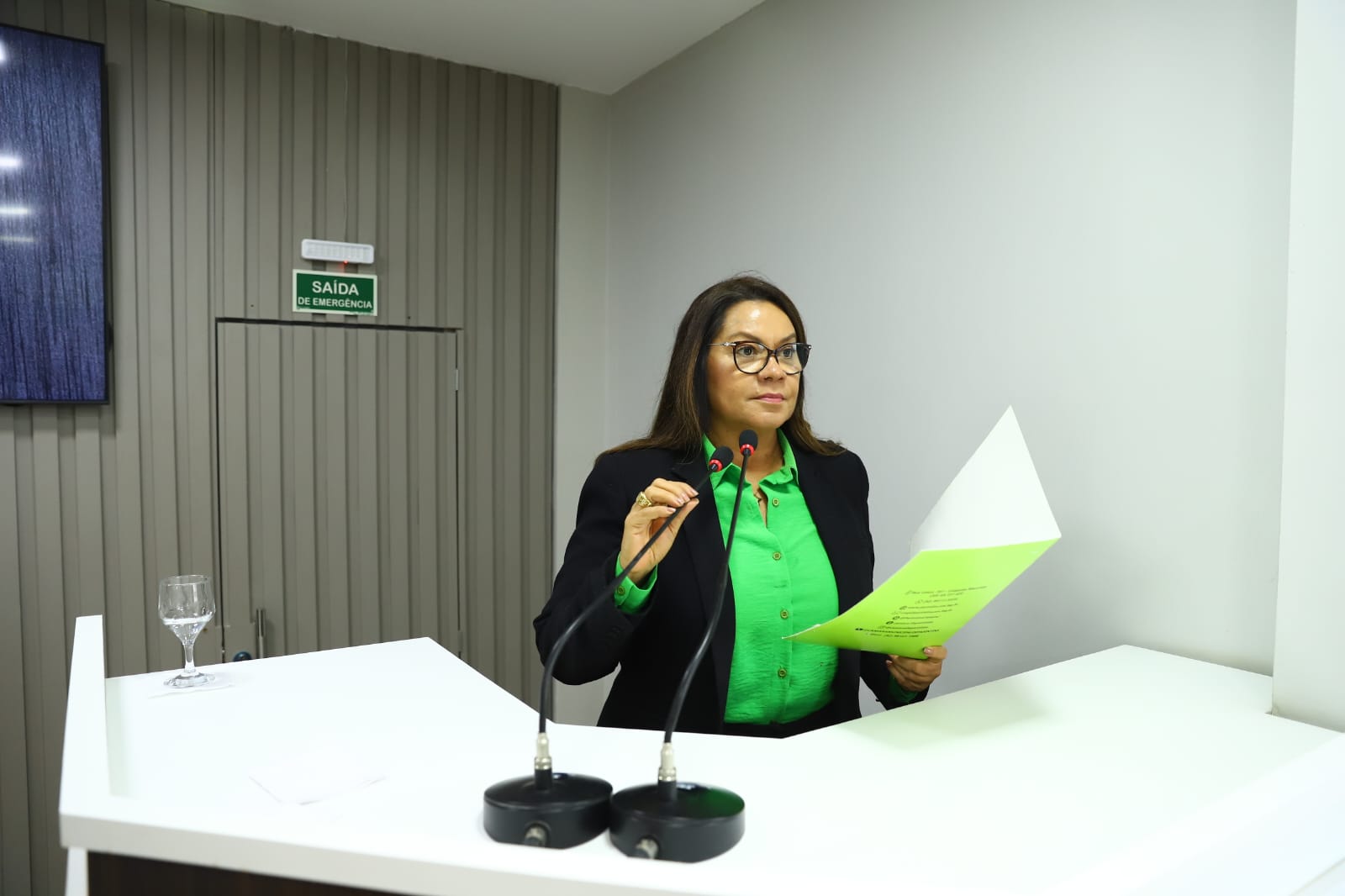 Márcia Baranda solicita informações quanto a entrega dos exames de mamografia