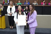 Vanessa Gonçalves é homenageada na Aleam com Diploma “Mulher Cidadã Amazonense”