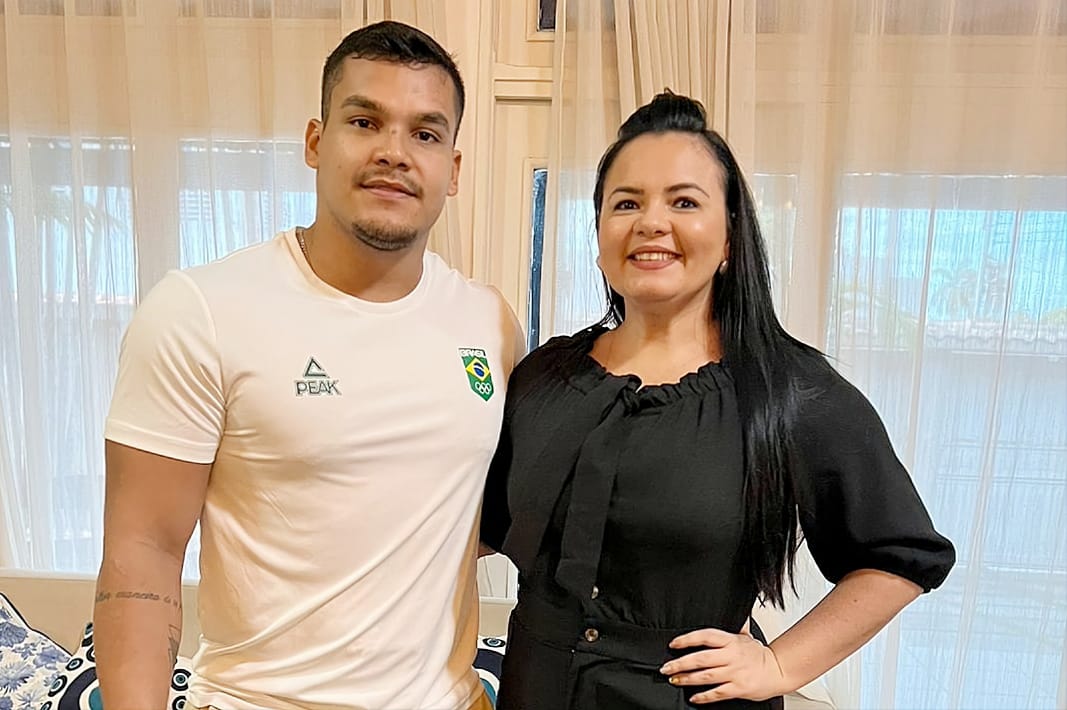 Vanessa Gonçalves prestigia atletas campeões do JEAs - Pólo III e recordista no lançamento de dardo Pedro Henrique Nunes