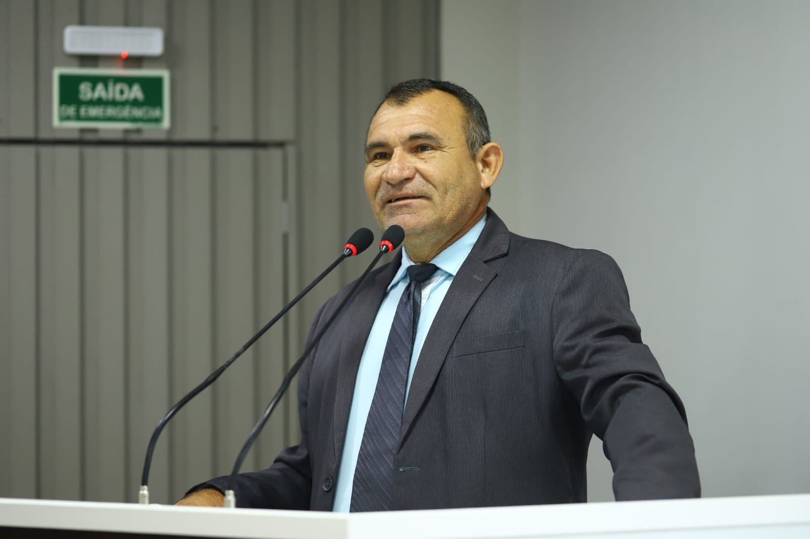 Vereador Afonso Caburi faz discurso emocionante em despedida do Parlamento para que o vereador Tião Teixeira retorne devido à Lei Eleitoral