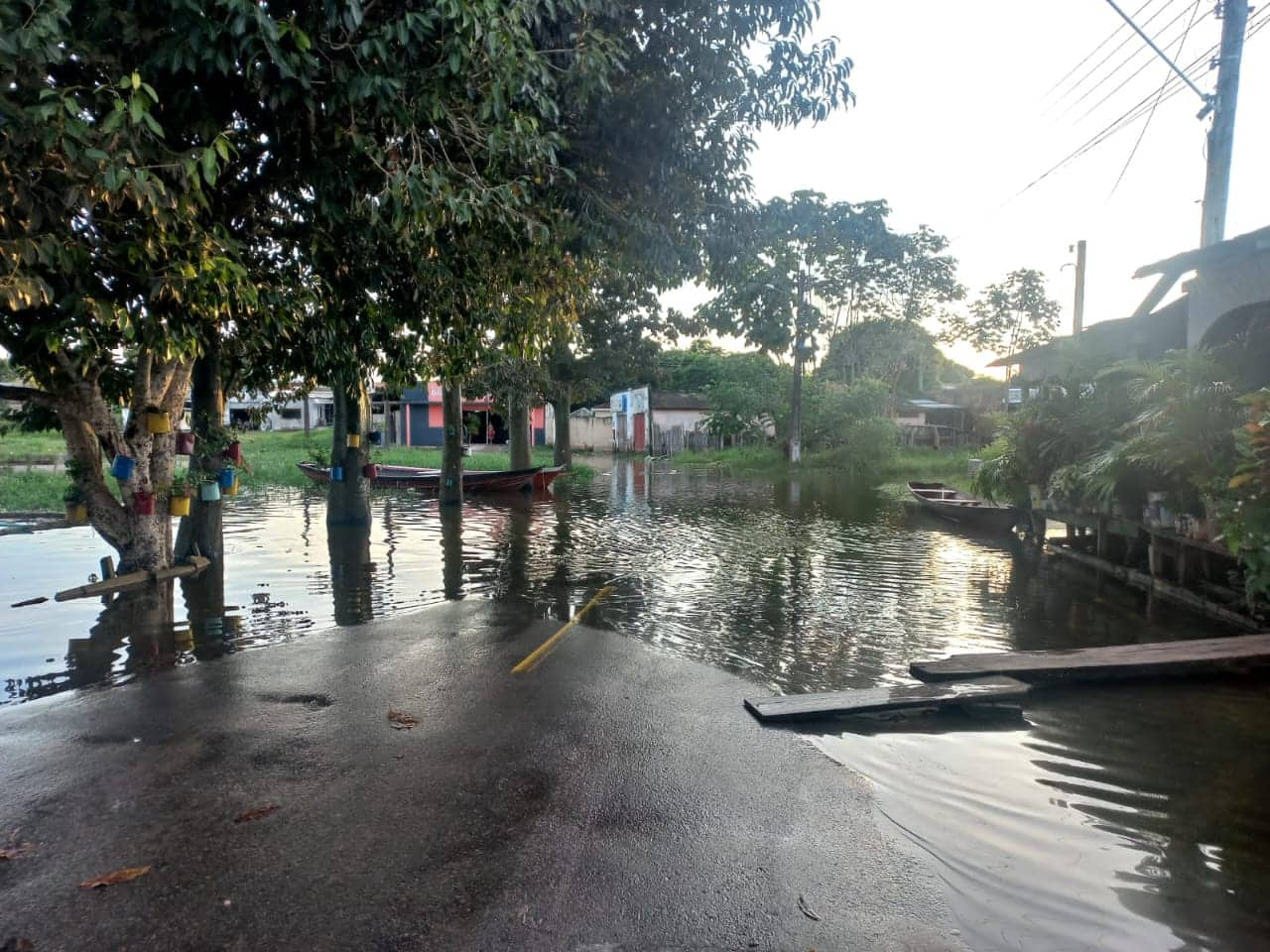 Vereador Babá Tupinambá recebe apelo dos moradores da Rua H. Nomura, no Santa Clara