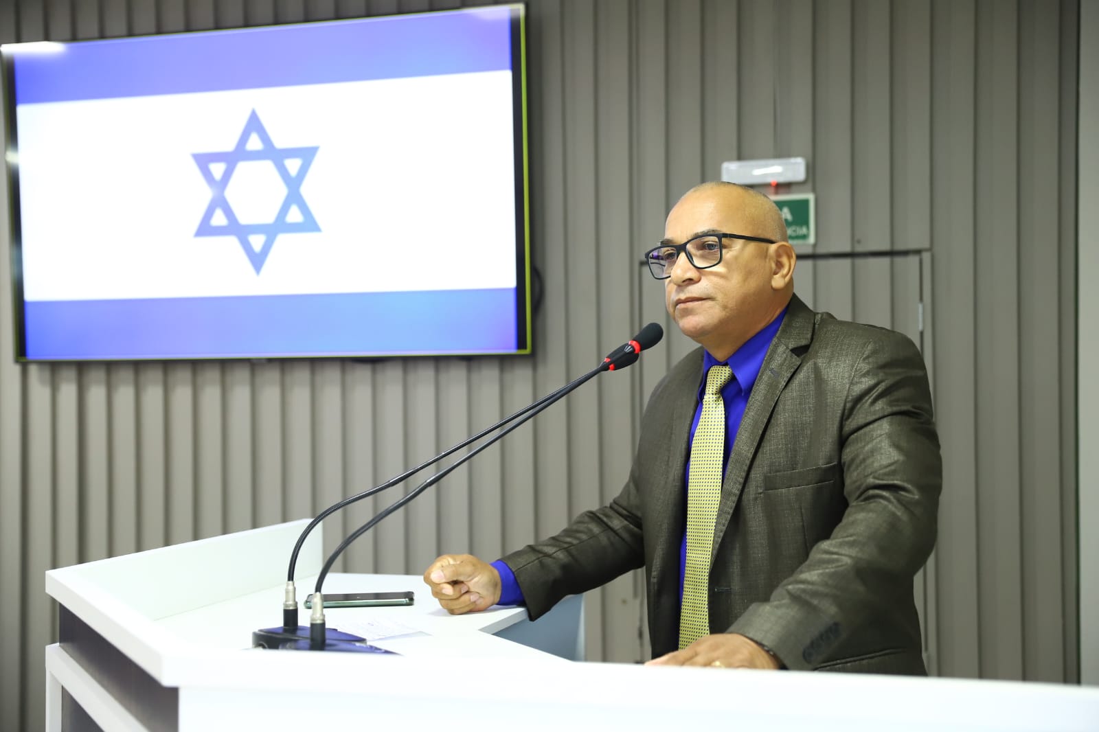 Vereador Fernando Menezes manifesta apoio a Israel na Câmara de Parintins