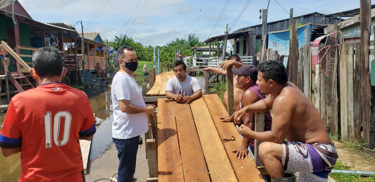 Vereador Flávio Farias visita áreas alagadas