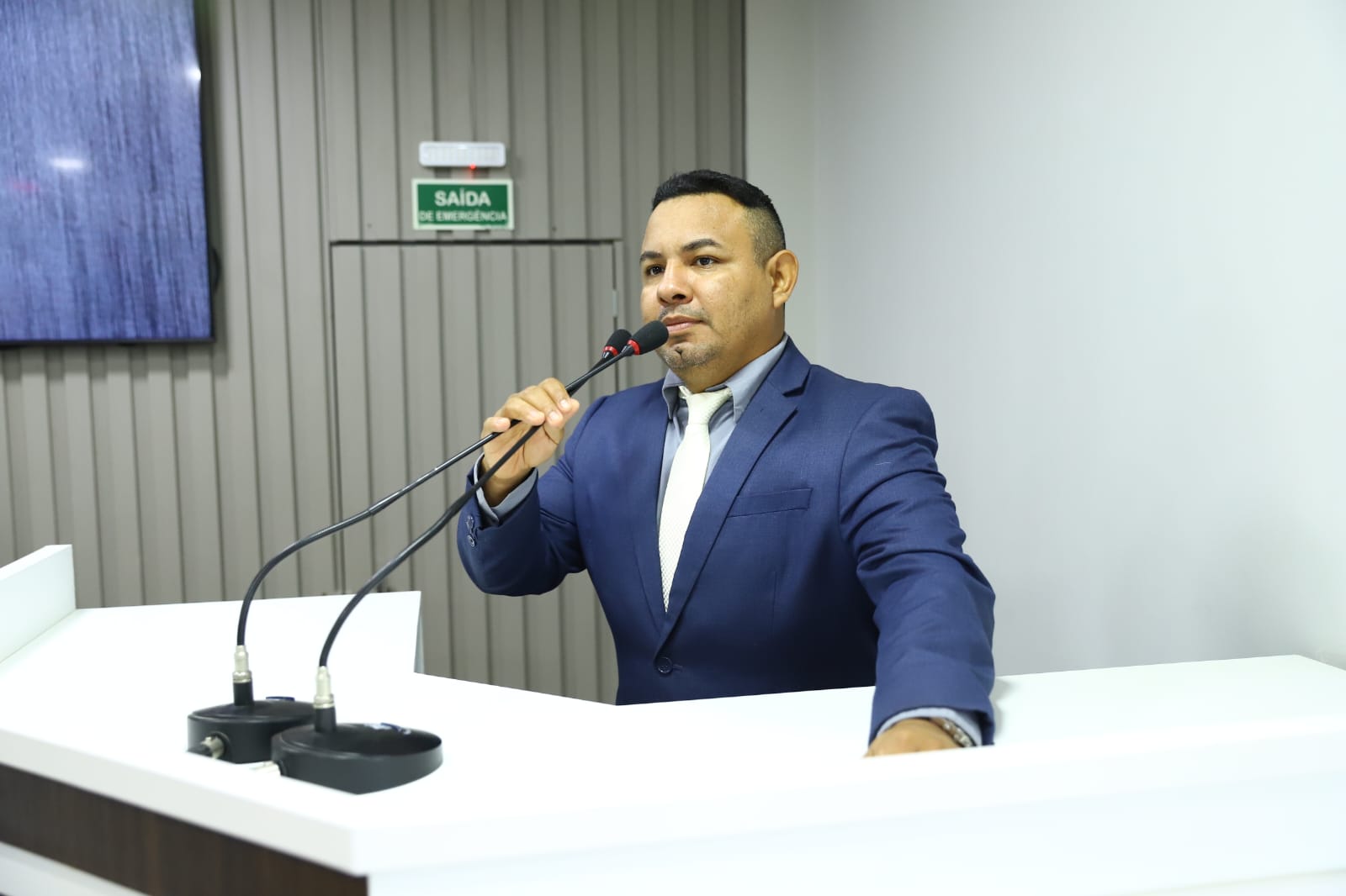 Vereador Naldo Lima requer manutenção de meio fio da rua 7 de setembro, esquina com a rua Maués