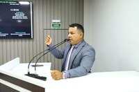 Vereador Naldo Lima solicita limpeza das ruas do bairro Lady Laura e manutenção na rede elétrica da comunidade Santana do Miriti