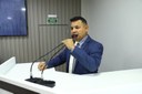 Vereador Naldo Lima solicita manutenção das luminárias da Praça da Rua Terra Santa, no Palmares e cobra do SAAE, esclarecimento referente à falta de água ocorrida frequentemente no Residencial Parintins   