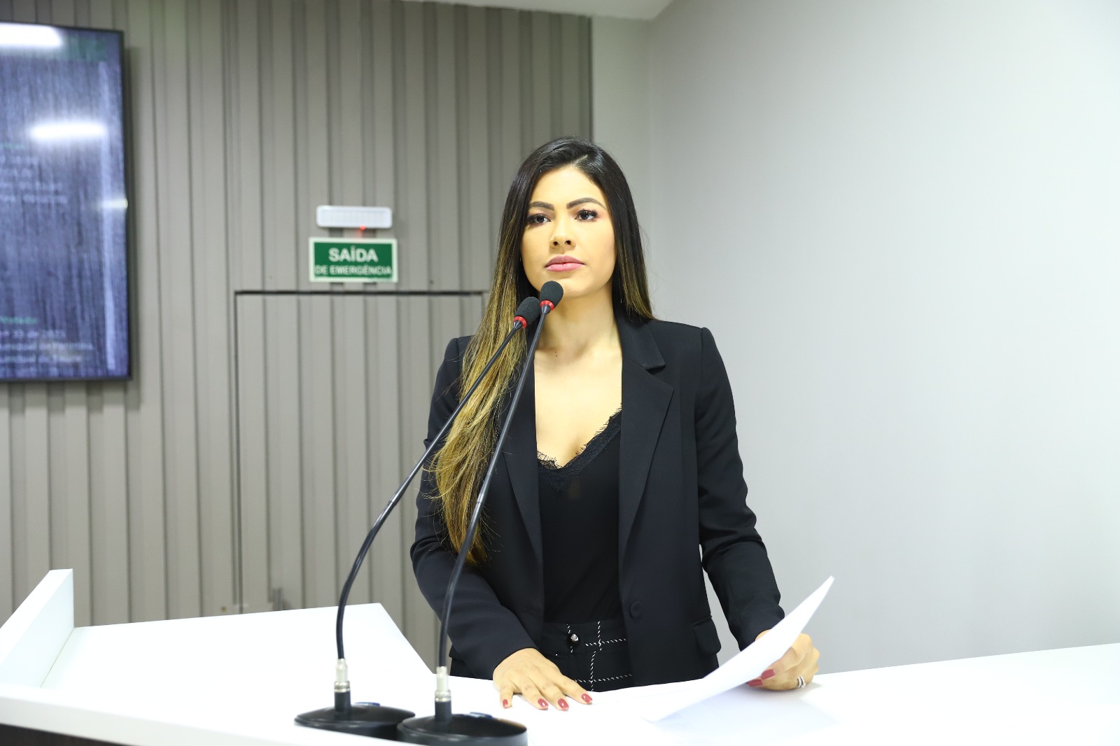 Vereadora Brena solicita informações acerca de um possível superfaturamento em produtos hospitalares   