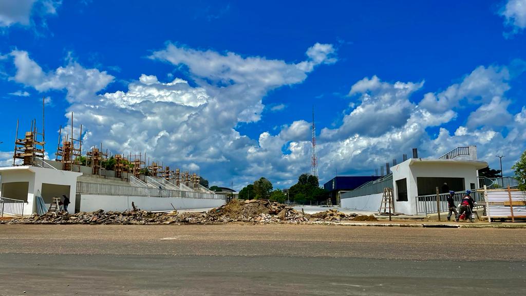 Vereadora Márcia Baranda propõe homenagem a Arlindo Júnior e Paulinho Faria nas arquibancadas do novo anfiteatro em Parintins