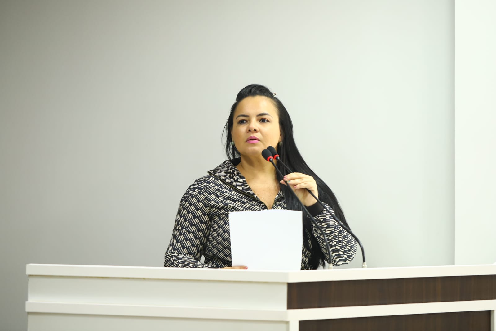 Vereadora Vanessa Gonçalves reivindica um novo prédio para a Escola Municipal São Francisco de Assis na Comunidade Varre Vento   