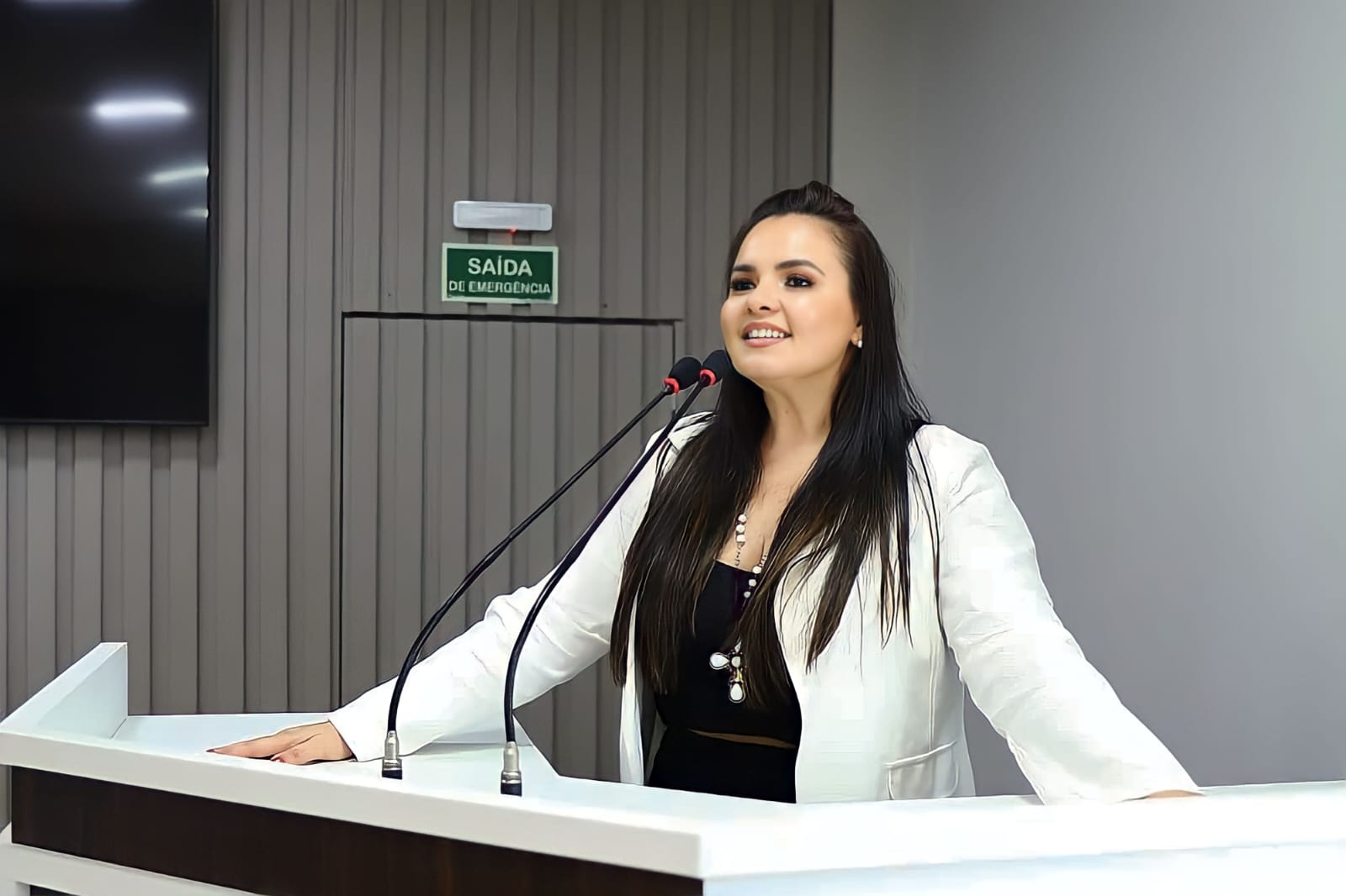 Vereadora Vanessa Gonçalves solicita curso de inglês para os moradores região da Valéria que trabalham com o turismo