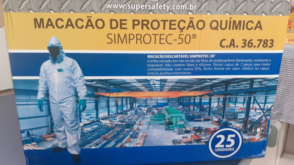 Vereadores da Câmara de Parintins doam macacões de proteção química ao hospital Jofre Cohen