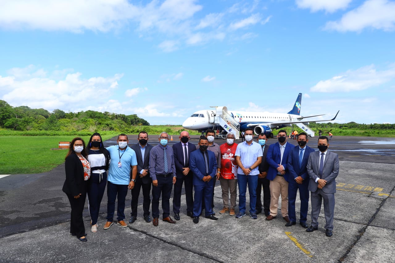 Vereadores prestigiam voo inaugural da Azul Linhas Aéreas na Ilha Tupinambarana